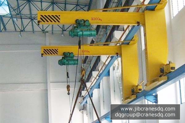 Wall traveling jib crane