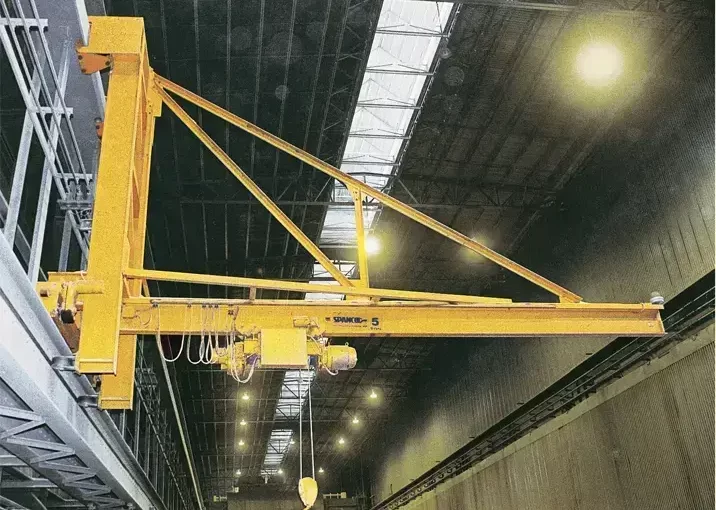 Wall traveling jib crane for steel mill