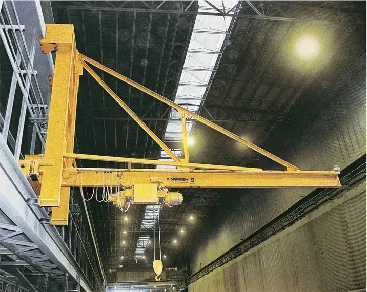 Wall traveling jib crane for steel mill